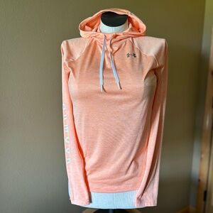Under Arnour Women’s shirt w/hood